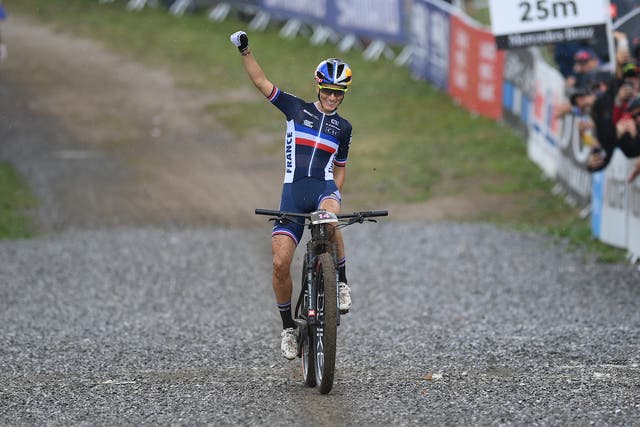 Pauline Ferrand-Prévot and Sam Gaze crowned new short track world champions