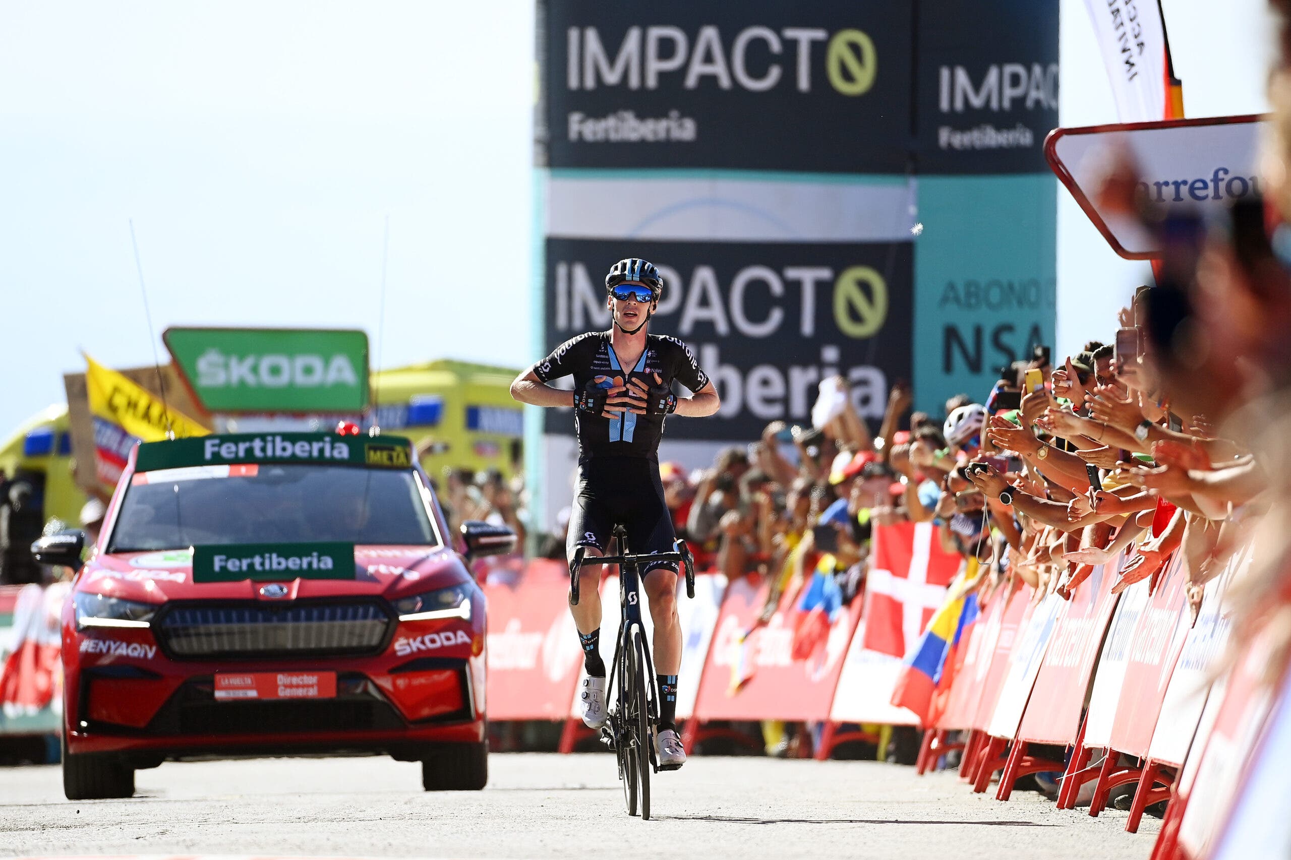 Vuelta a España stage 15: Thymen Arensman climbs to solo victory as GC ...