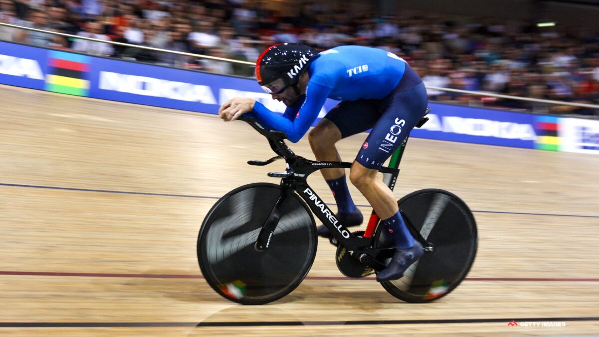 3:59.636 – Filippo Ganna sets a new individual pursuit world