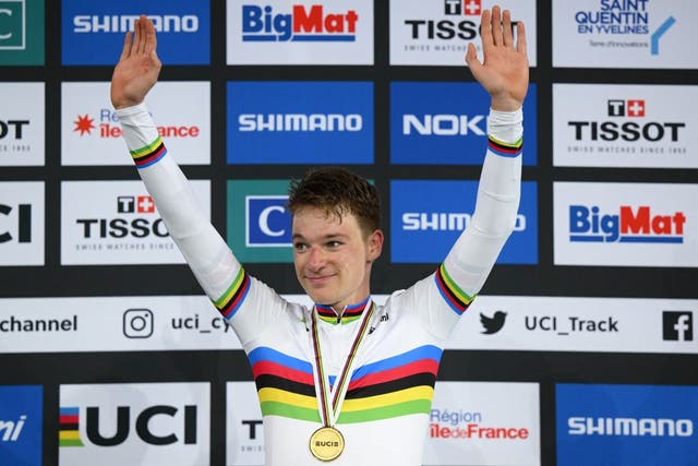 Ethan Hayter continues 'amazing' season with omnium world title defense