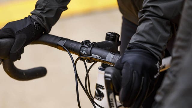 Salsa Cycles and Whisky Parts Co issue safety notice on select Carbon handlebars