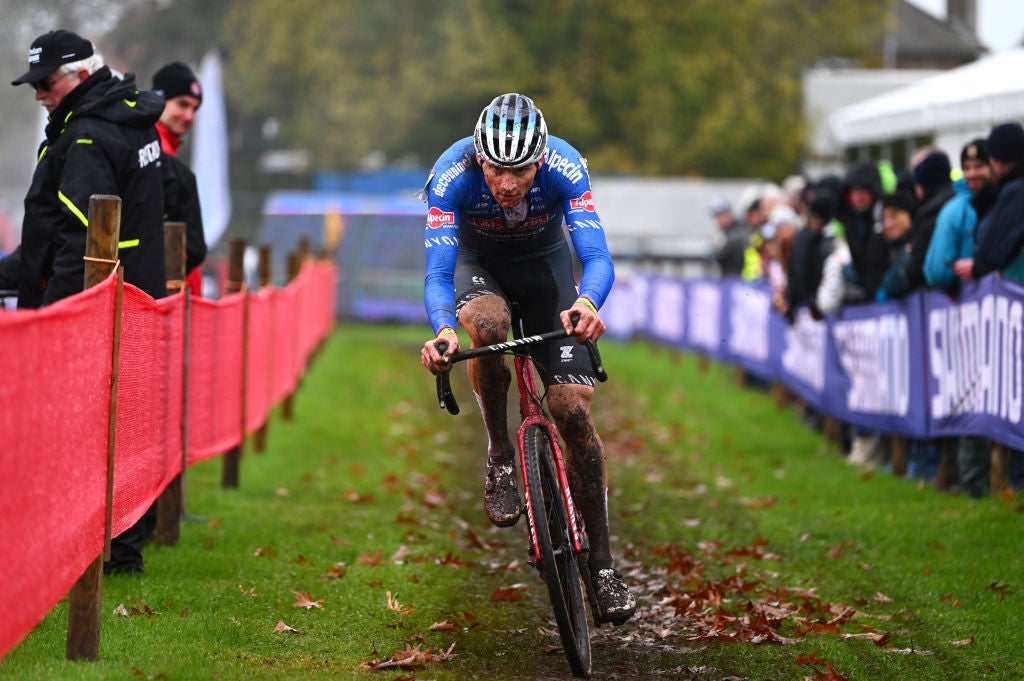 TBT: Mathieu van der Poel and Wout Van Aert's 2012 Worlds Battle in  Koksijde - Cyclocross Magazine - Cyclocross and Gravel News, Races, Bikes,  Media