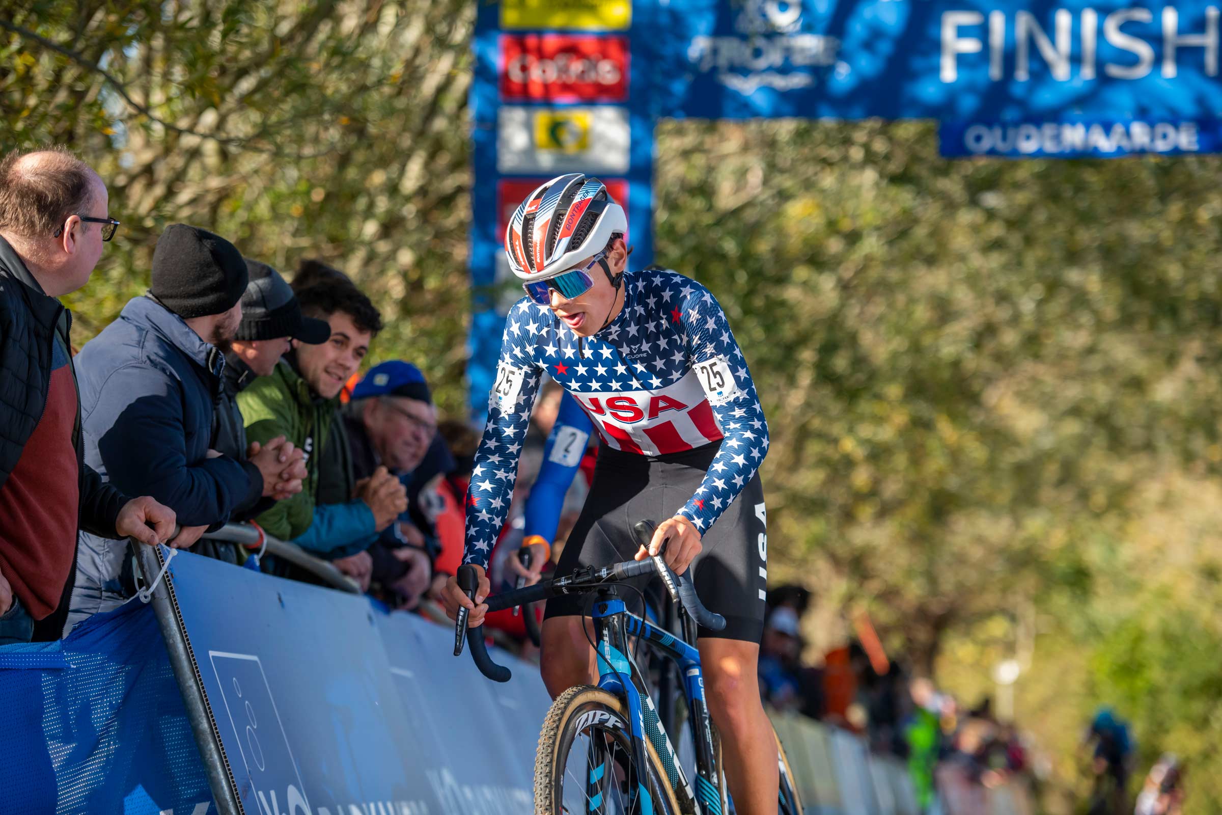 Magnus White at Koppenbergcross. The cobbled climb reaches 20% gradients.