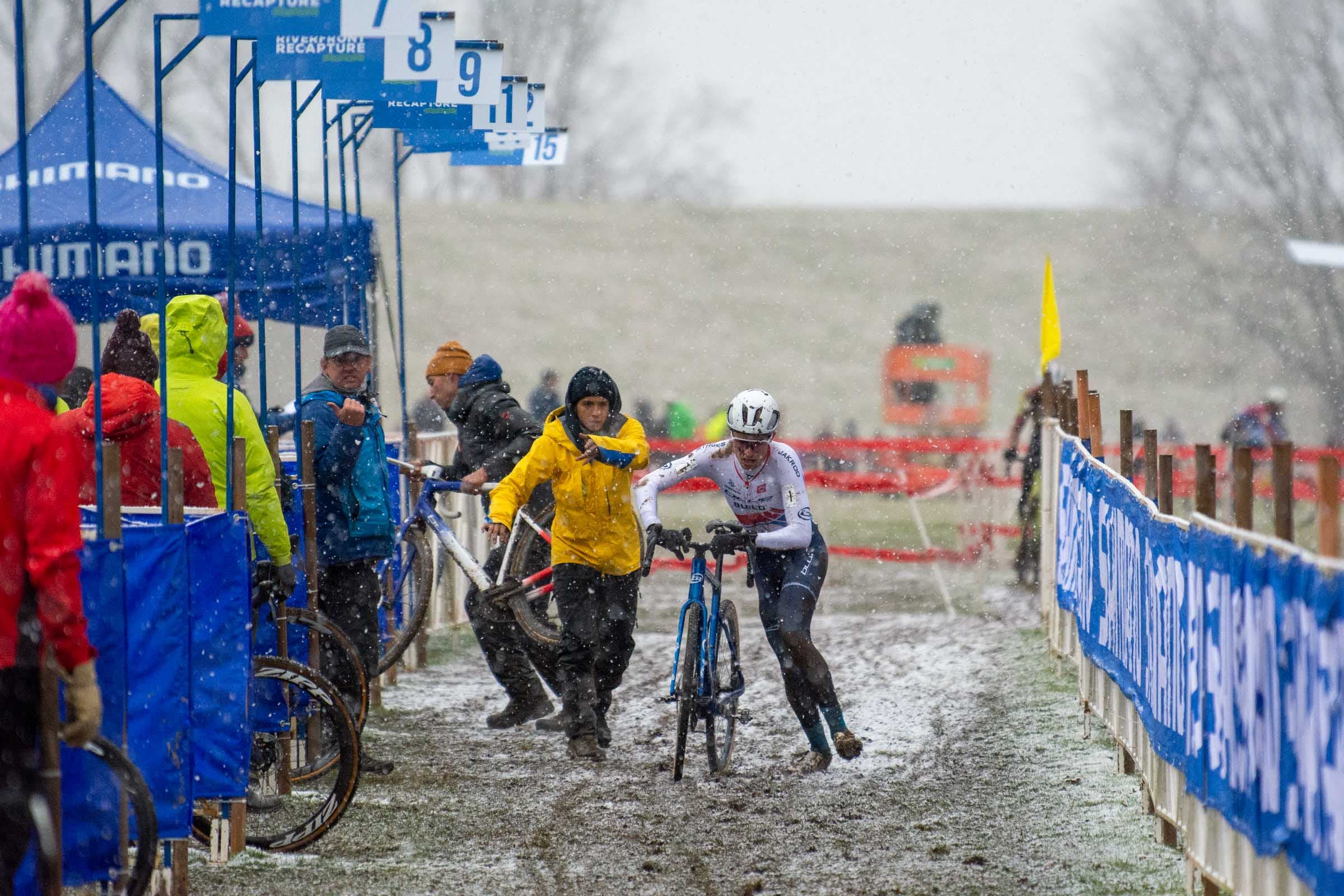Curtis White wins hard fought 2022 US Cyclocross National Championship