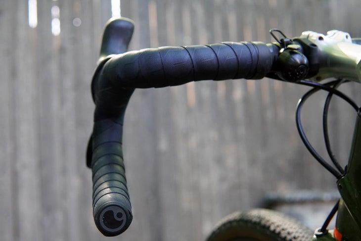 Ergon-Allroad-Review--BT-Allroad-tape-review-texture-bar-end-plug