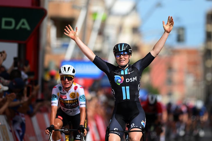 Charlotte Kool beat Marianne Vos on stage 1 of the Vuelta Femenina