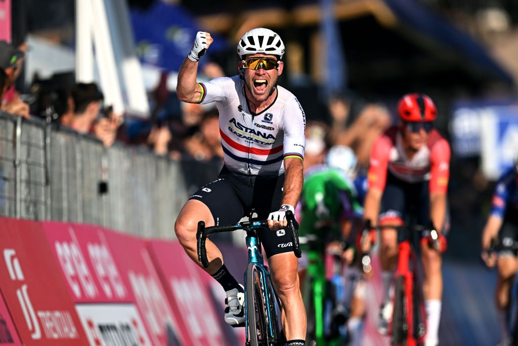 Giro d'Italia stage 21: Mark Cavendish sees fairytale victory as Primož Roglič claims pink jersey