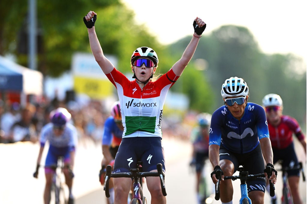 Tour de Suisse stage 1: Blanka Vas wins reduced sprint after pitch-perfect leadout from SD Worx