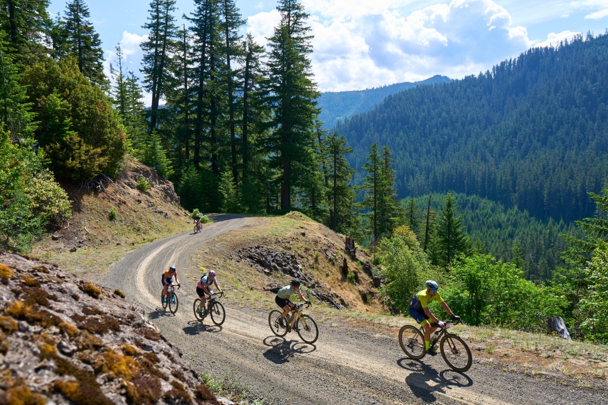 Evelyn Dong and Michael van den Ham take top honors at the Oregon Trail Gravel Grinder