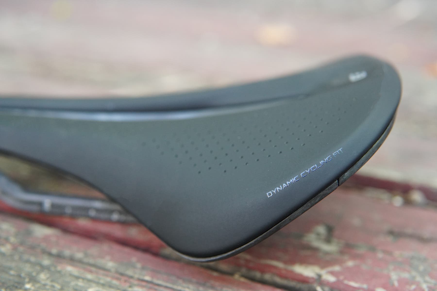 Cadex_Amp_saddlereview_fitside