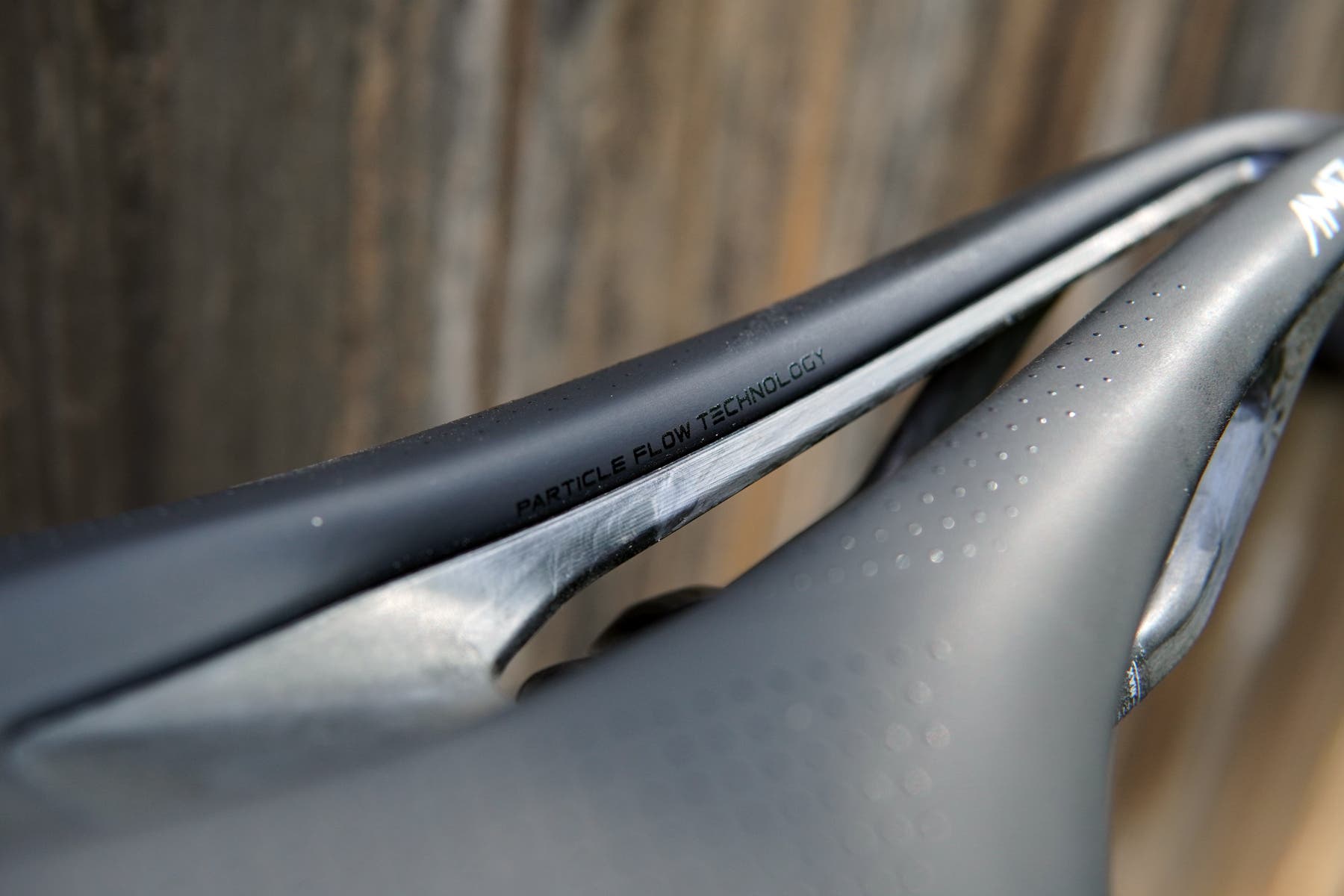 Cadex_Amp_saddlereview_particleflow