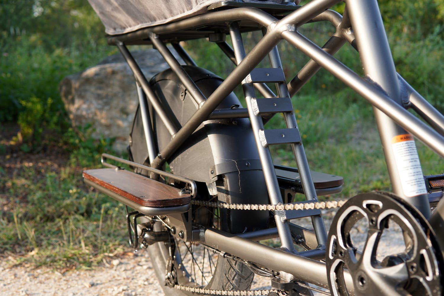 Flyer_L885cargo_review_batterymount