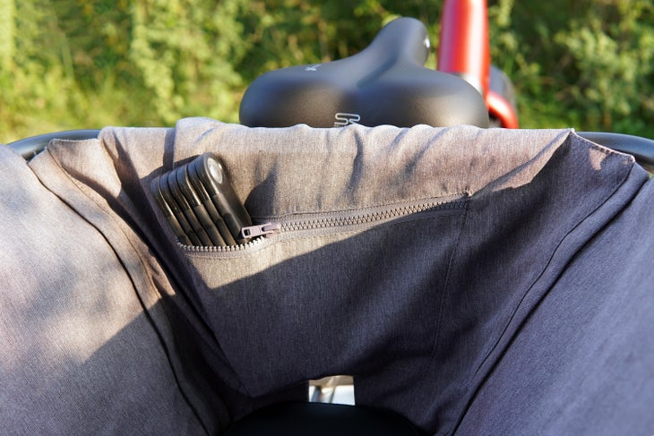 Flyer_L885cargo_review_cargopouch