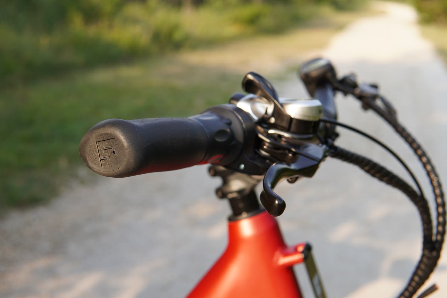 Flyer_L885cargo_review_gripdetail