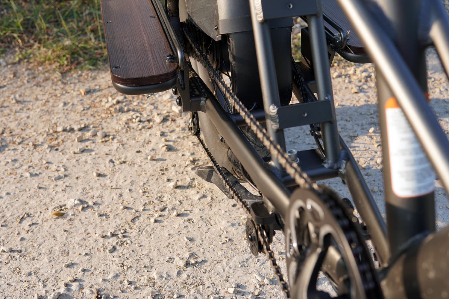 Flyer_L885cargo_review_kickstandsize