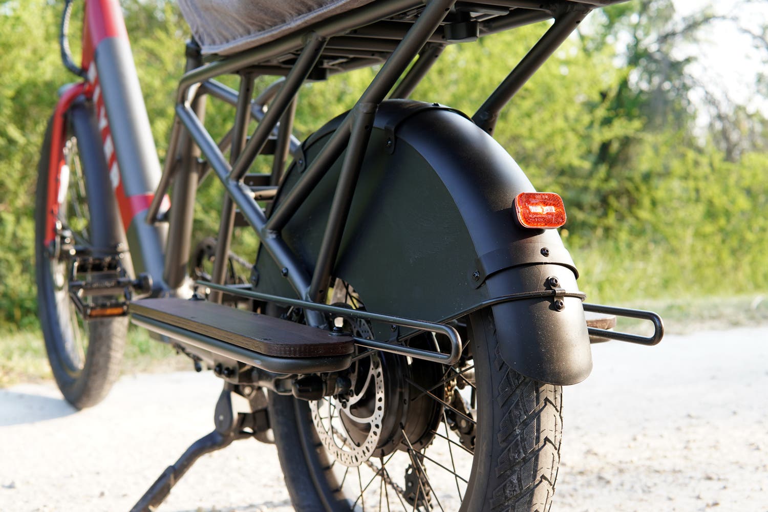 Flyer_L885cargo_review_ndsrunningboard