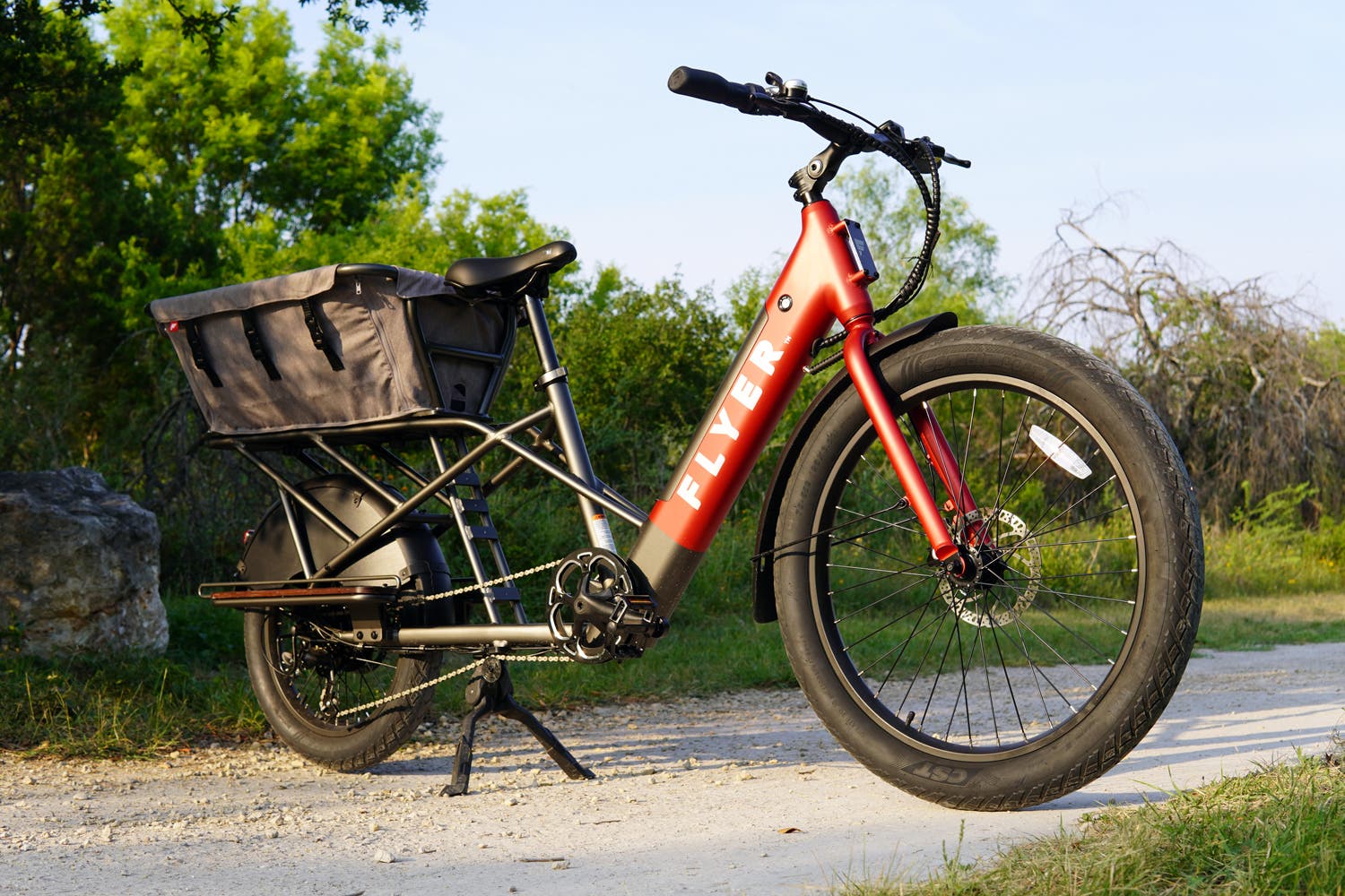 Flyer_L885cargo_review_profilelow