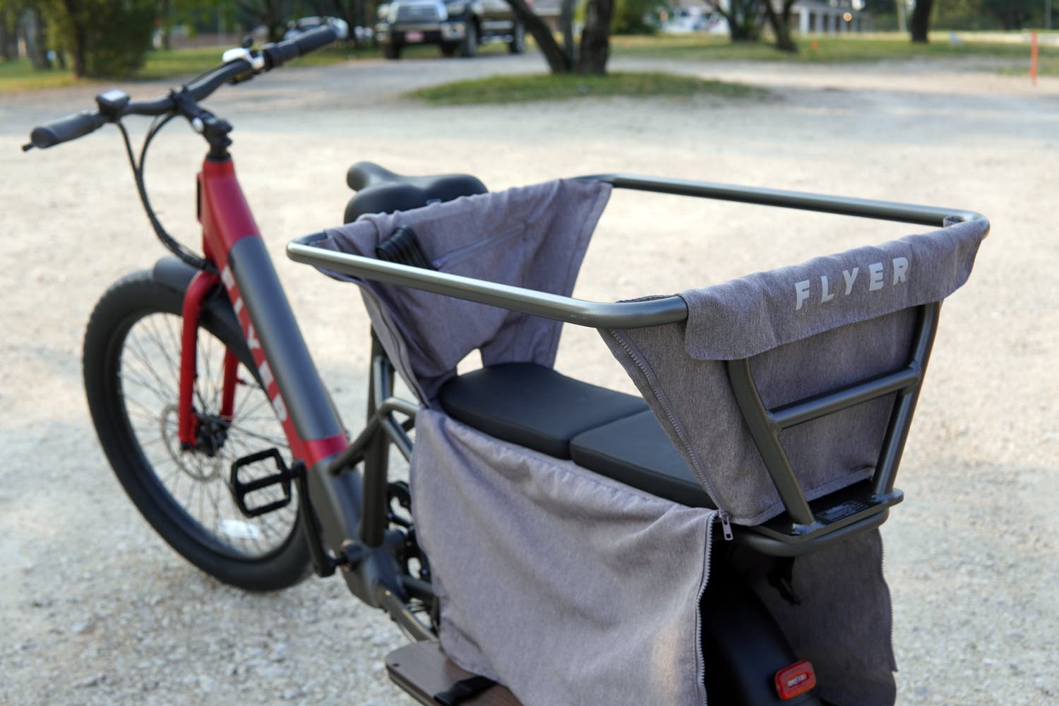 Flyer_L885cargo_review_storagedown