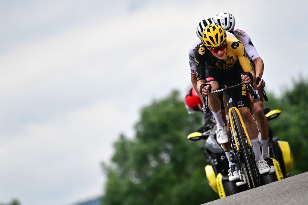 Jonas Wingegaard « surprend » Tathej Bokagar dans une étape de montagne du Tour de France