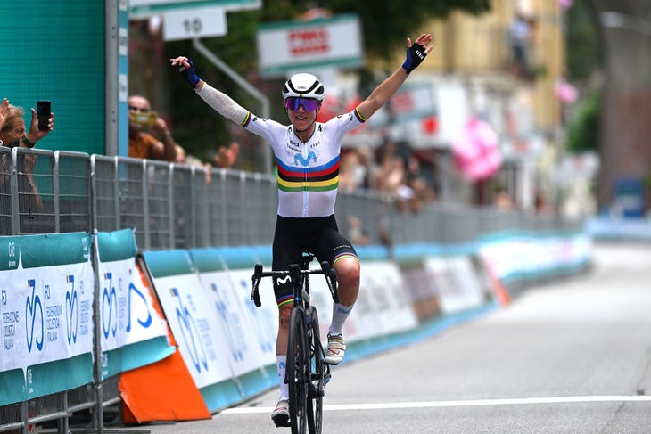 Giro d’Italia S2: Animik van Vleuten torna in rosa con la 100esima vittoria in carriera