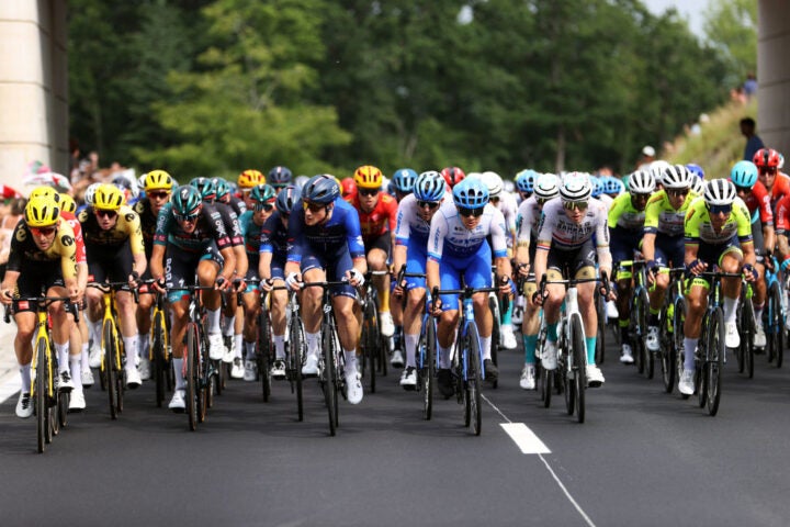 Chris Juul-Jensen devant le peloton de la troisième étape du Tour de France