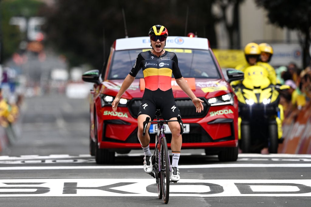 Tour de France Femmes stage 1: Lotte Kopecky blazes to solo victory and first yellow jersey