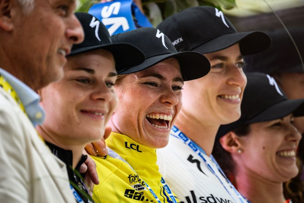 How much did Demi Vollering earn at the Tour de France Femmes?