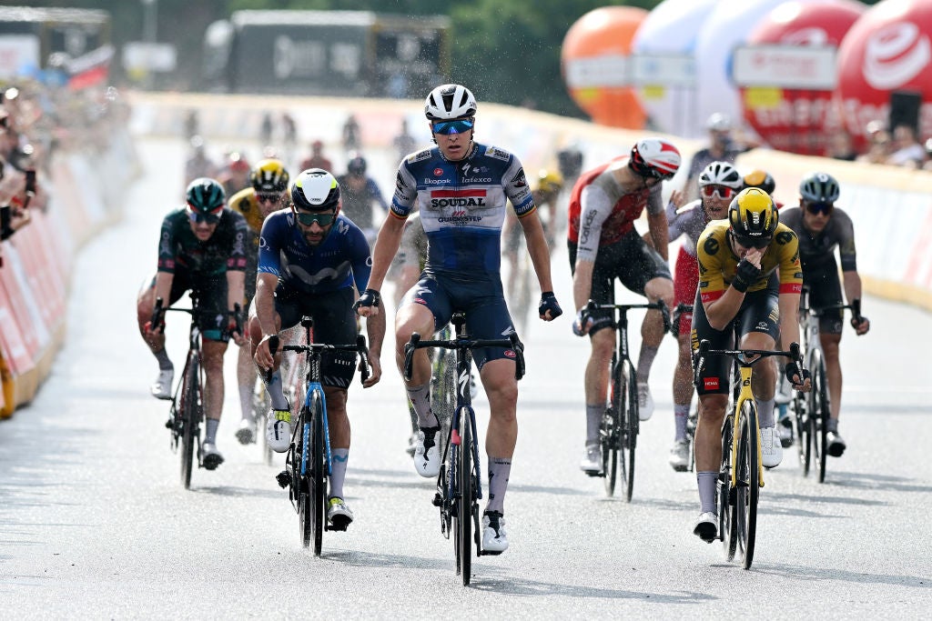 Tour of Poland stage 1: Tim Merlier bosses big bunch sprint in Poznań