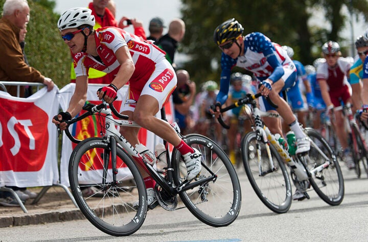 Chris Juul-Jensen en compétition pour le Danemark dans la course sur route U23 à la Coupe du monde 2011