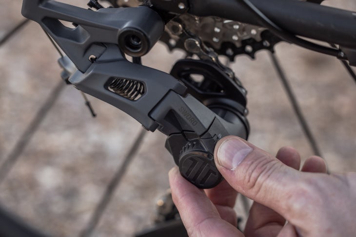 Microshift-Sword-drivetrain---clutch-action