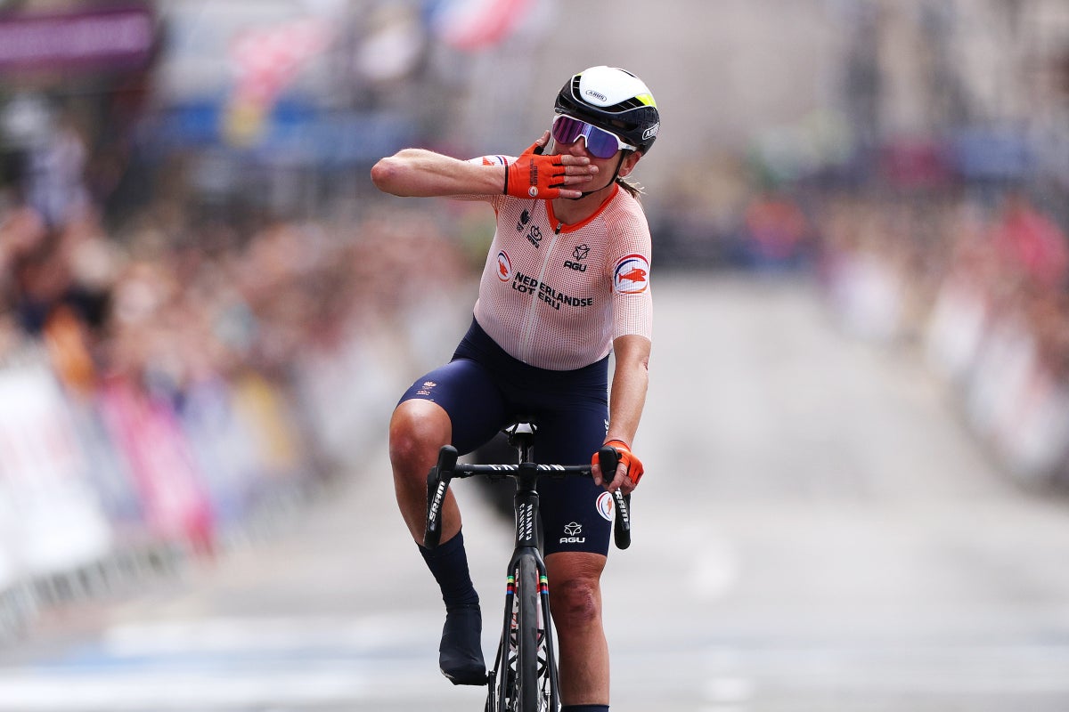 Smiling in final farewell: Annemiek van Vleuten shrugs off misfortune in swan song world champs
