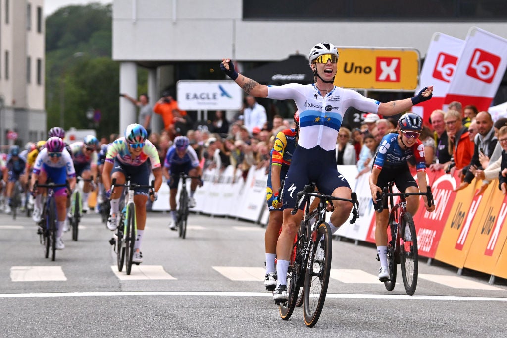 Tour of Scandinavia stage 1: Lorena Wiebes denies Cecilie Uttrup Ludwig attack with 25m to go