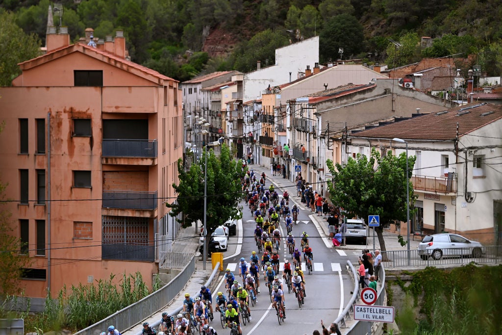 Vuelta a España jury resorts to fan videos to decide stage 2 bonus seconds