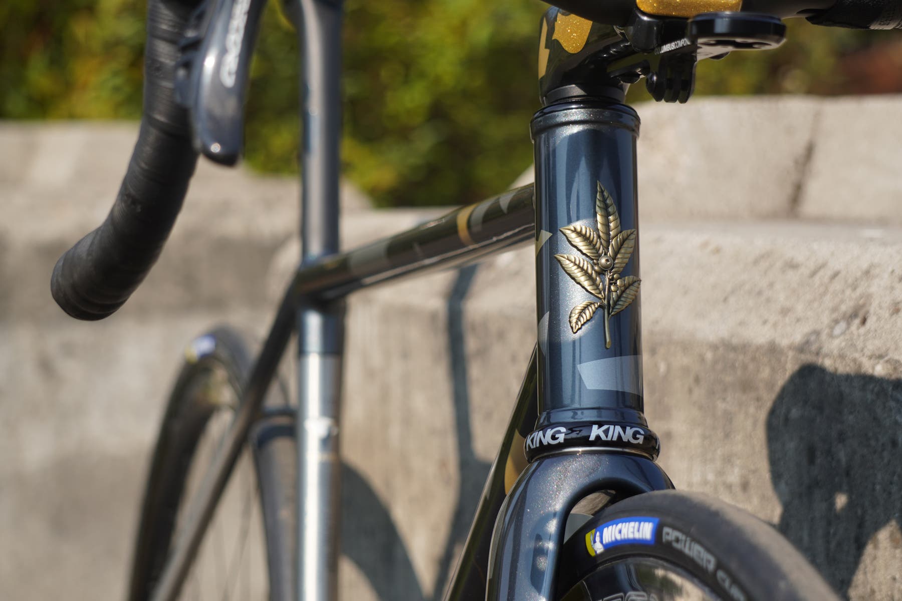 made-bike-show-victoire-road-bike-grey-head-tube