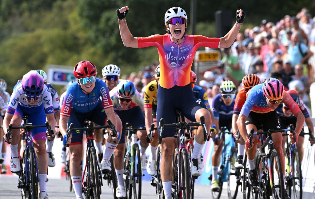 Mischa Bredewold sprints to headline victory at GP Plouay