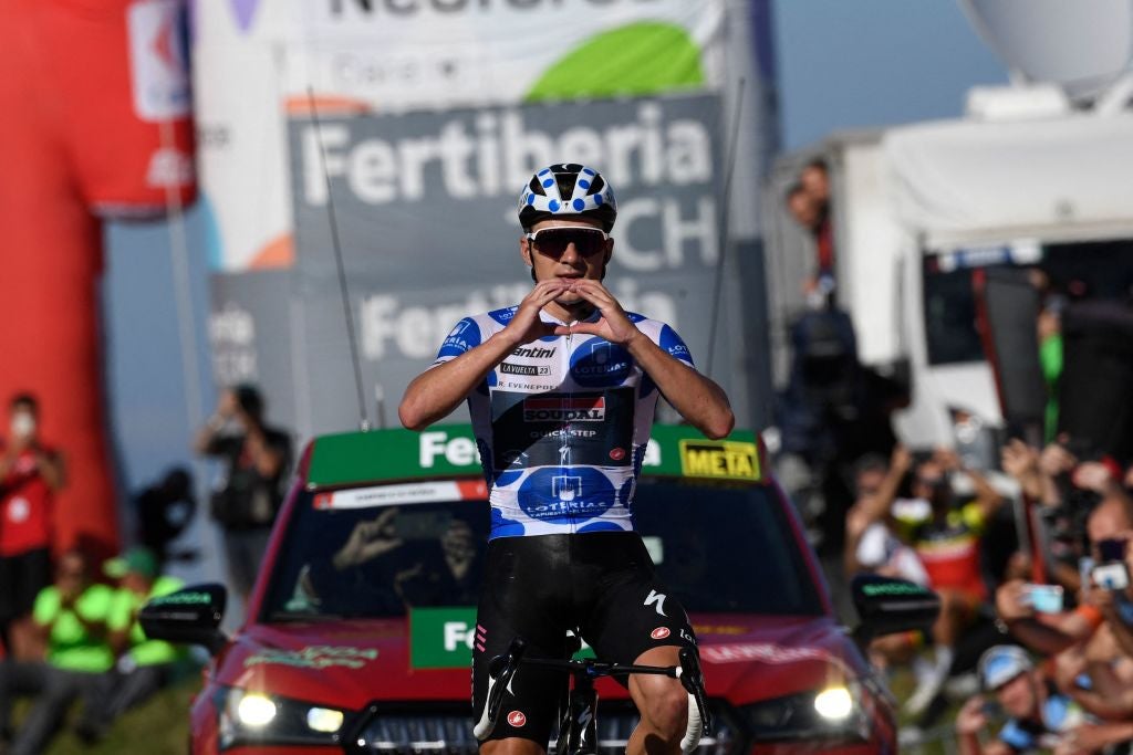 Vuelta a España stage 18: Remco Evenepoel wins again, Kuss extends his lead in red