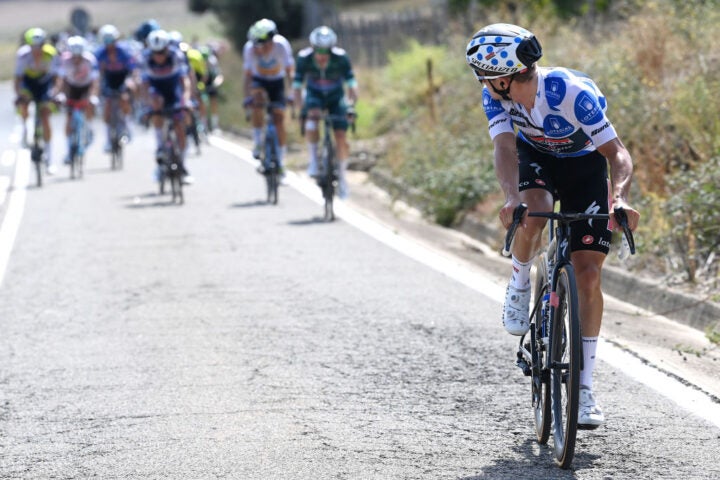 Costa wins Vuelta stage 15 in sprint finish