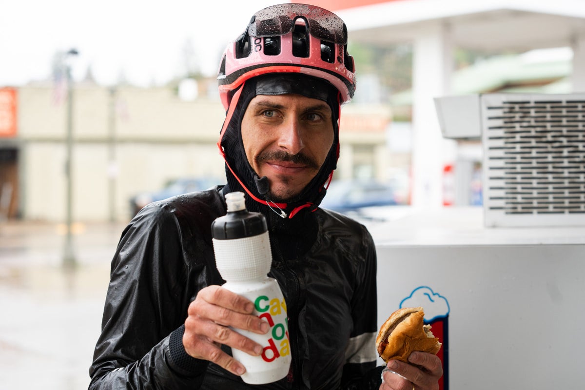 Lachlan Morton completes Tour Divide route in 12 days, 12 hours, and 21 minutes