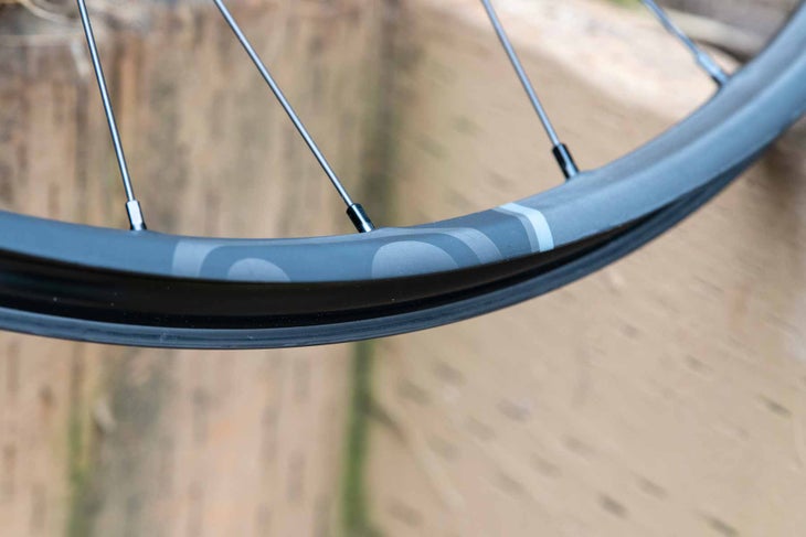Review: Crankbrothers' Synthesis Gravel Carbon Wheelset Ticks All the ...