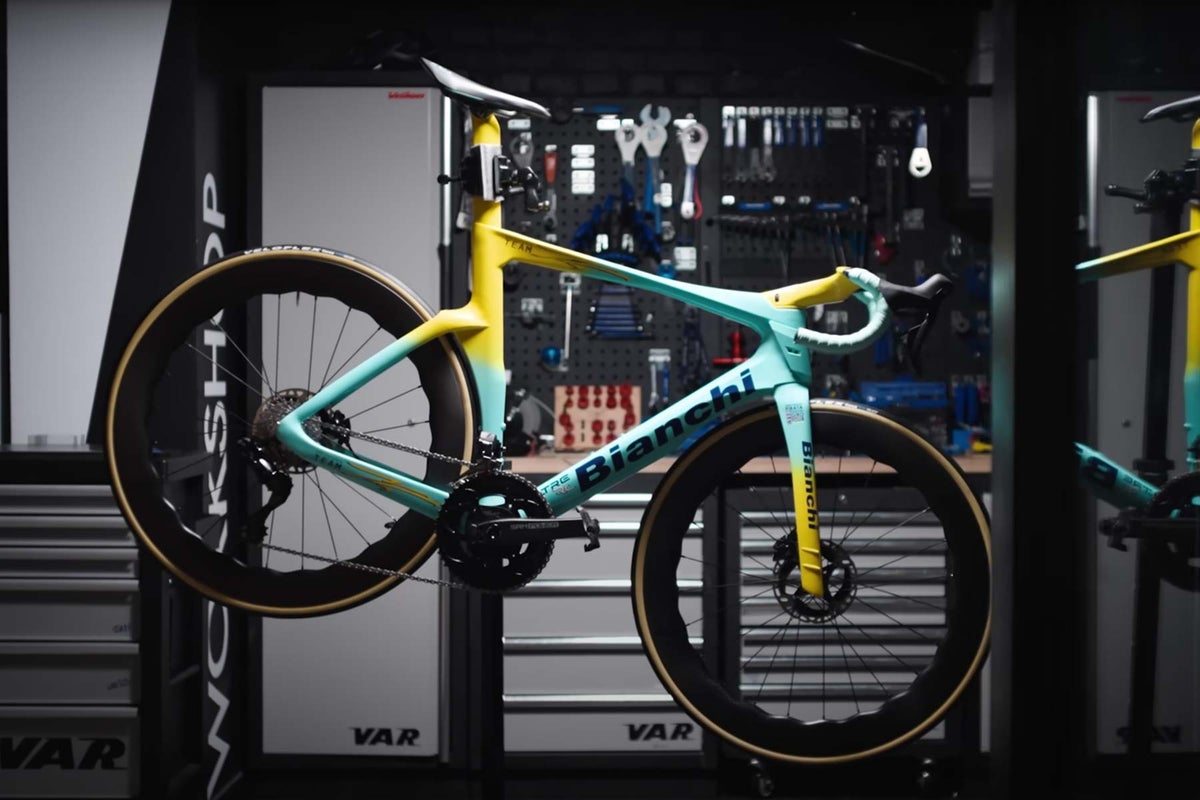 Watch a One-Off Marco Pantani Giro-Tour Double Bianchi Come to Life