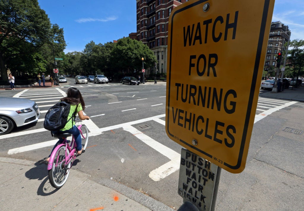 Why Banning Right on Red Is a Challenge, Even with Cyclist and Pedestrian Deaths on the Rise