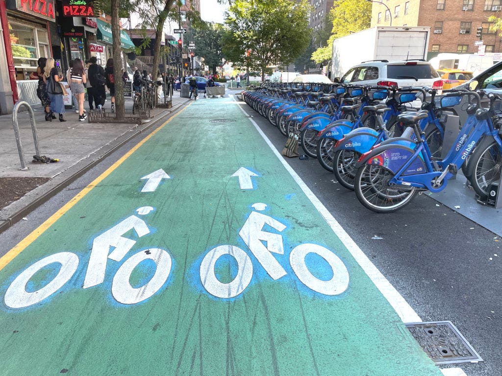 10-foot-wide-bike-lane-in-new-york-city-urbanist-update