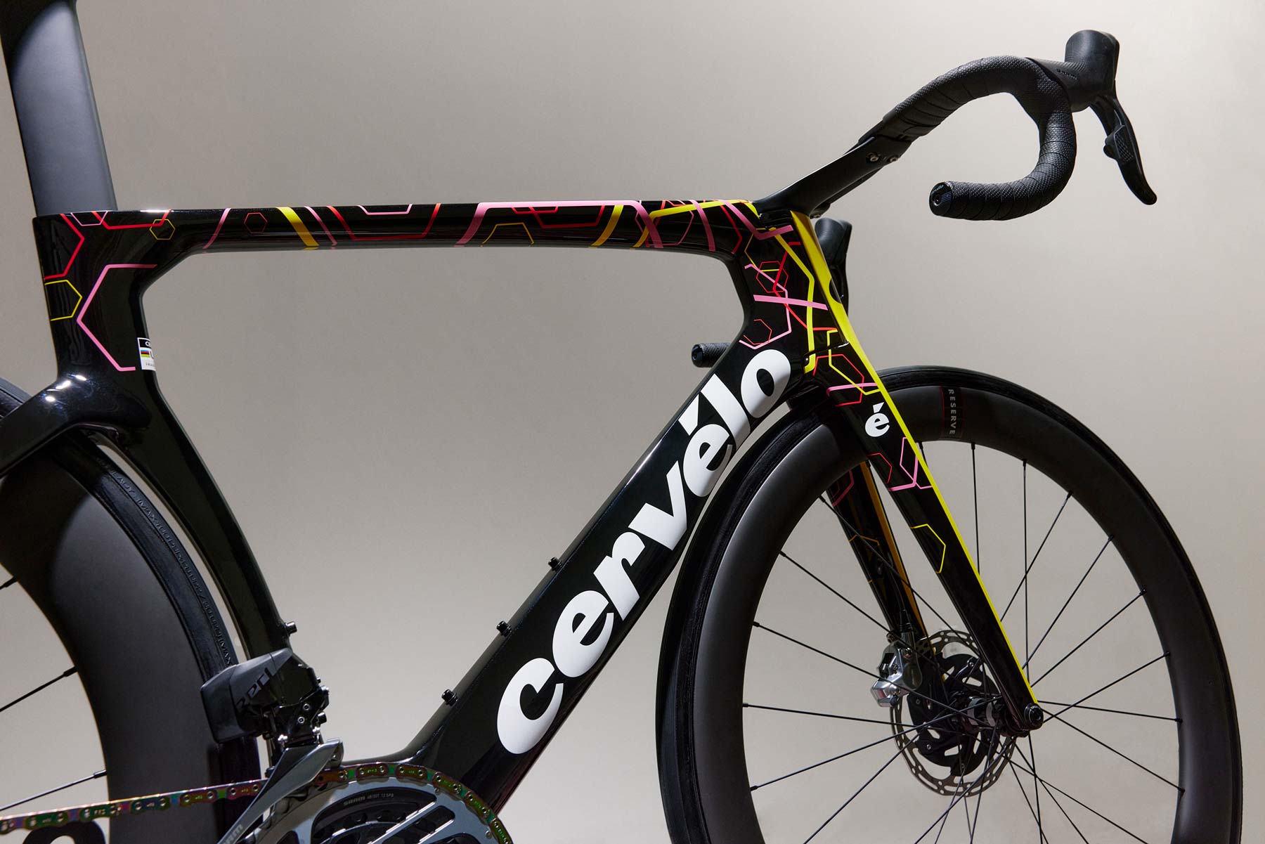 Cerv lo Drops Super Limited Grand Tour Edition S5 to Celebrate