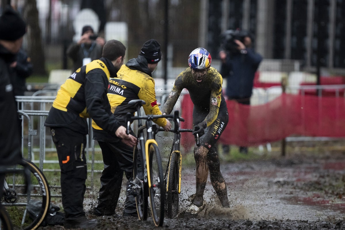 Wout Van Aert Crushes Field in First ‘Cross Race of Season, Riberolle Best of Women