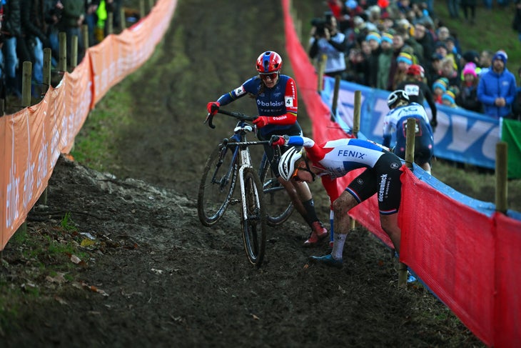 Ceylin Alvarado Outclasses Rivals in Namur Cyclocross World Cup