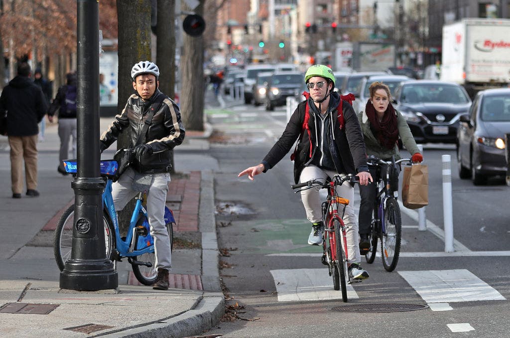 protected-bike-lanes-in-cambridge-mass-urbanist-update