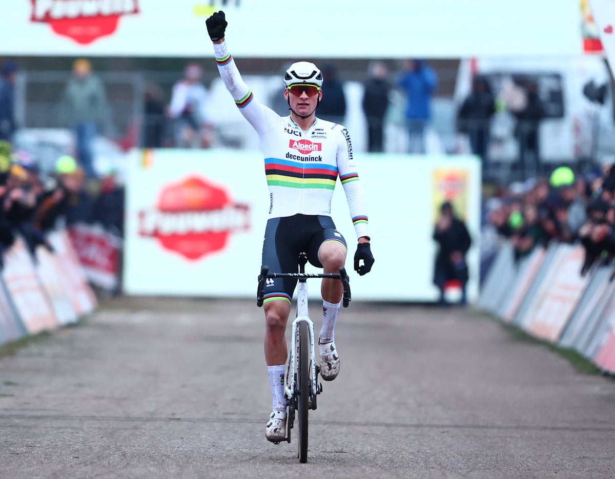 Mathieu Van Der Poel Grinds Rivals to Dust on Sandy Zonhoven Course