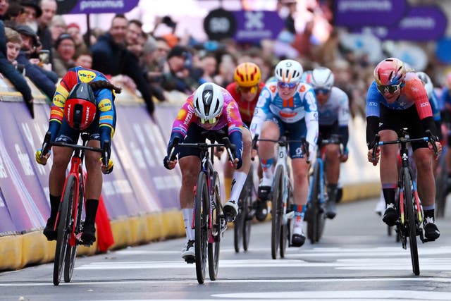 Lorena Wiebes Wins Gent-Wevelgem Women in a Furious Group Sprint
