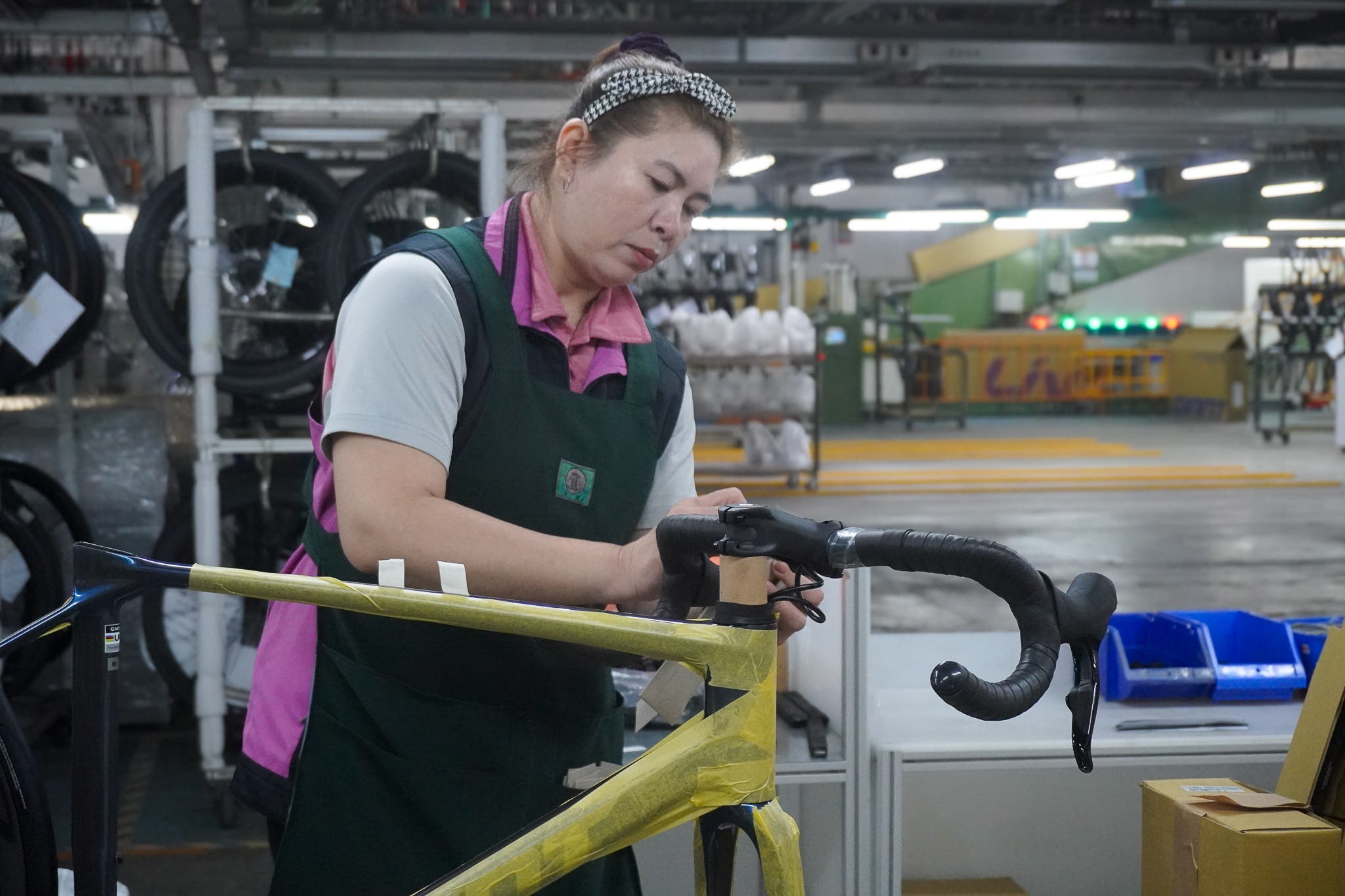 giant bicycle factory tour How a Carbon Bicycle Is Made at the Giant Factory