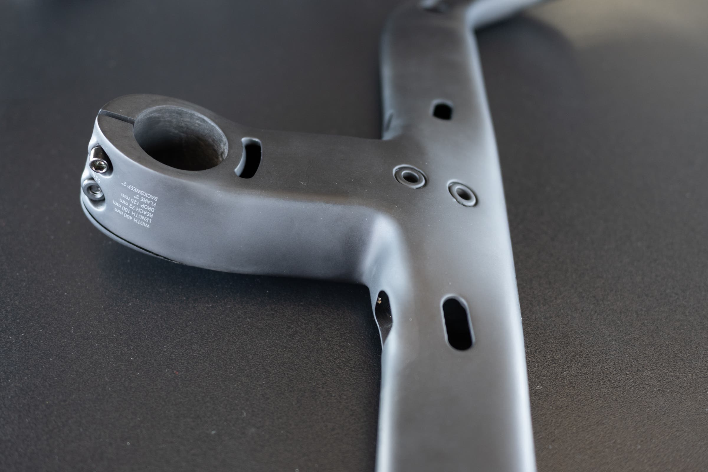 detail of the underside of the cadex one-piece bar system